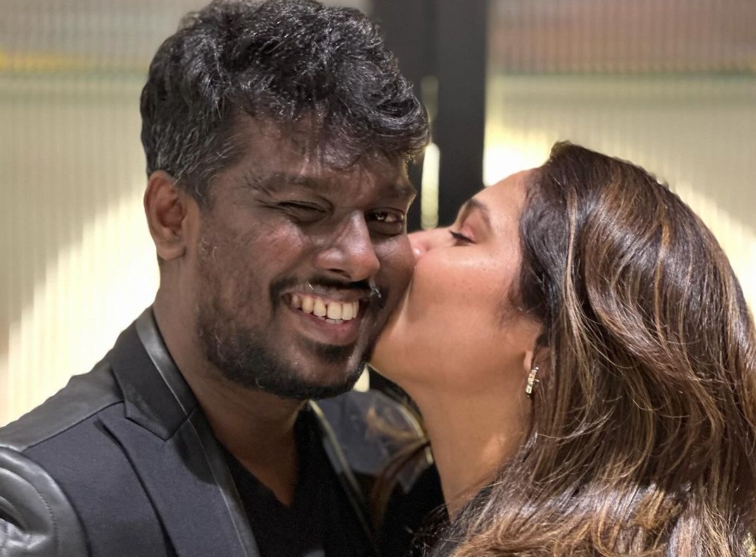 மனைவிக்கு kiss குடுக்க வந்த அட்லீக்கு விழுந்த அடி… வைரலாகும் வீடியோ