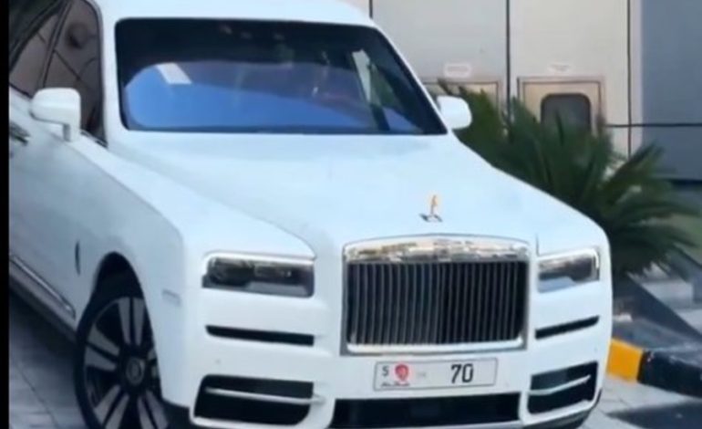 Rolls Royce காரில் ரஜினிக்கு அமீரகத்தை சுற்றிக்காட்டிய Lu Lu தலைவர்