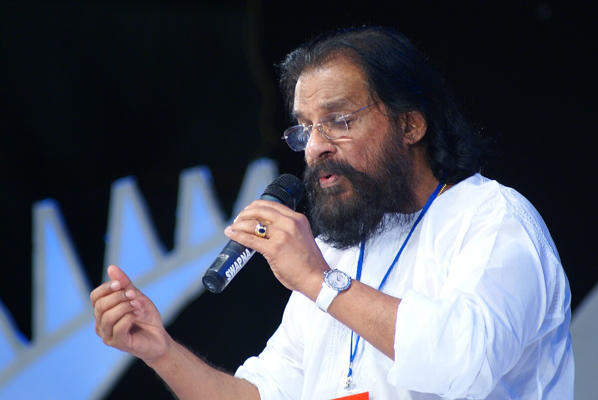 பிரபல பாடகர் கே.ஜே. யேசுதாஸ் மருத்துவமனையில் அனுமதி