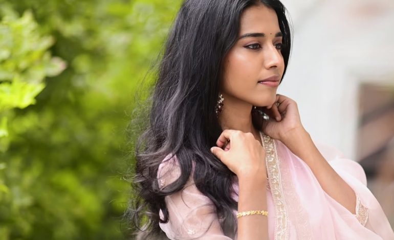 பாடகி பிரியங்காவின் கியூட் போட்டோஸ் இதோ