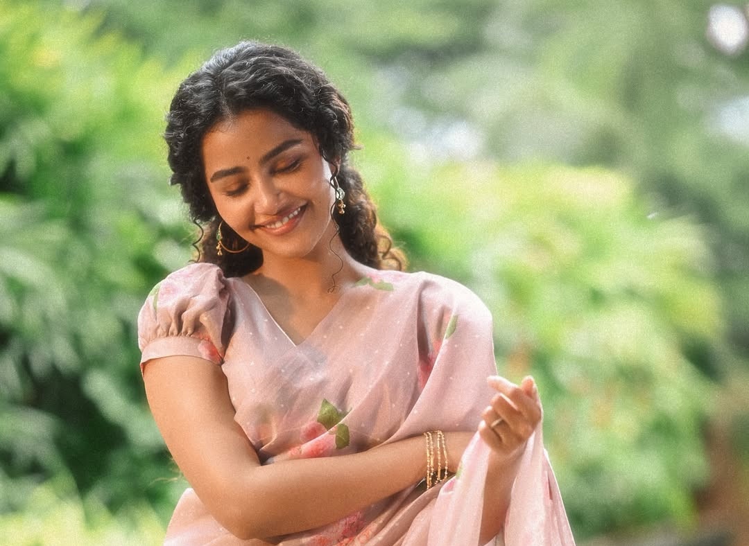 நடிகை அனுபமாவின் கண்கவரும் போட்டோ ஷூட் இதோ