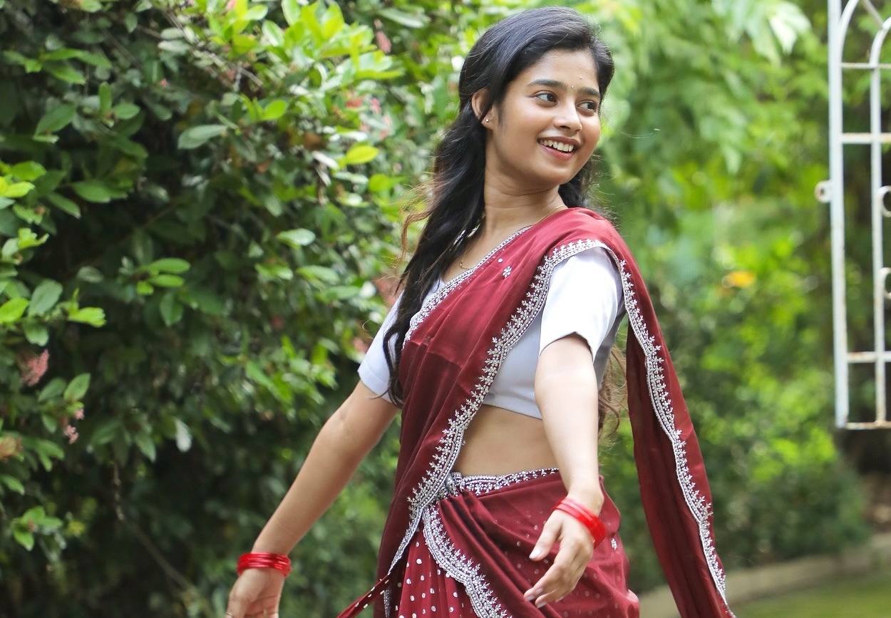 கண்கவரும் அழகுடன் பிக்பாஸ் ஜனனி…அழகிய போஸ்