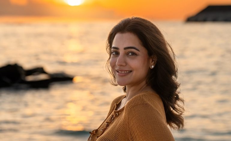 மாலைத்தீவில் என்ஜோய் பண்ணும் நடிகை நிஷா அகர்வால்