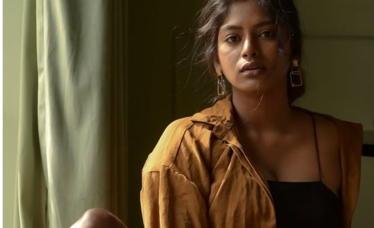 ஹாட் ஆடையில் கலக்கும் நடிகை வினுஷா