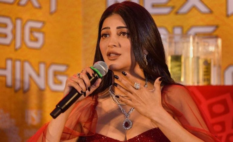 செல்போனை மிகவும் அதிகமாகவே பயன்படுத்துகிறேன்…ஸ்ருதி ஹாசன்