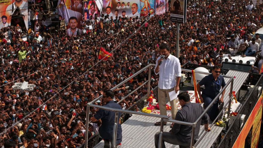 முன்ஜாமீன் வாங்கலாமா? விஜய் வீட்டிற்கு விரைந்த வழக்கறிஞர்கள் குழு