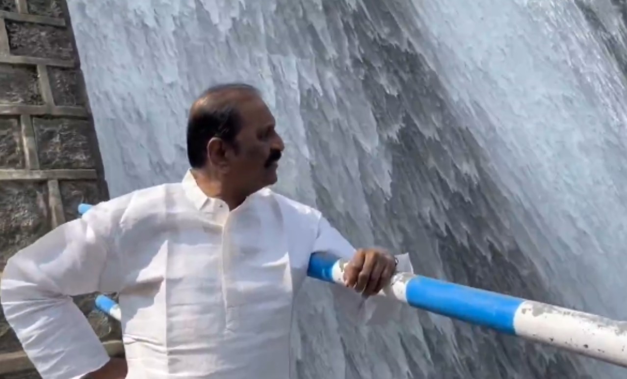 “அதுவொரு சின்ன மரணத்தின் ஒத்திகை” புதிதாக பிறந்தார் வைரமுத்து