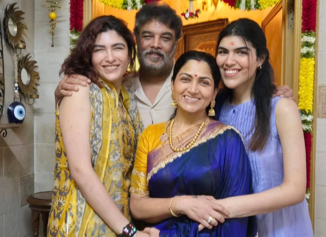 “ஹேப்பி பர்த்டே புருஷன்!” – ஒற்றை வரியில் உருகிய குஷ்பு.