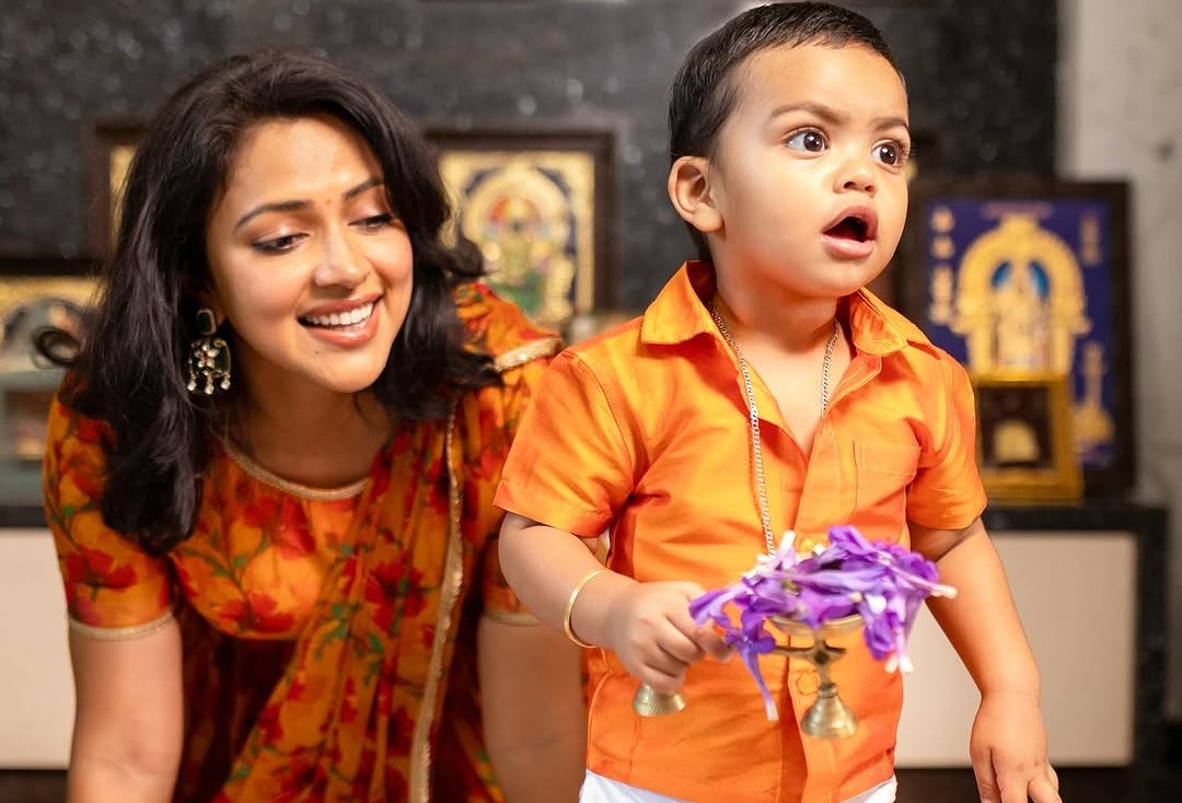 மகன் மீது பொழியும் அன்பு! அமலா பாலின் க்யூட் போட்டோஸ்.